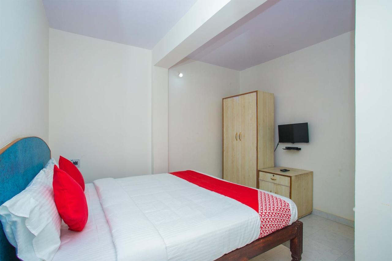 Oyo 16123 Chandana Deluxe Bangalore Exterior foto