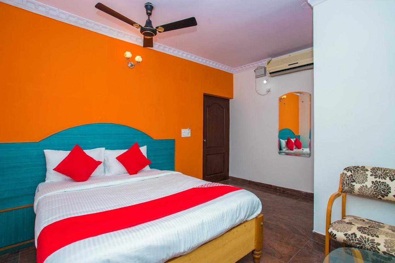 Oyo 16123 Chandana Deluxe Bangalore Exterior foto